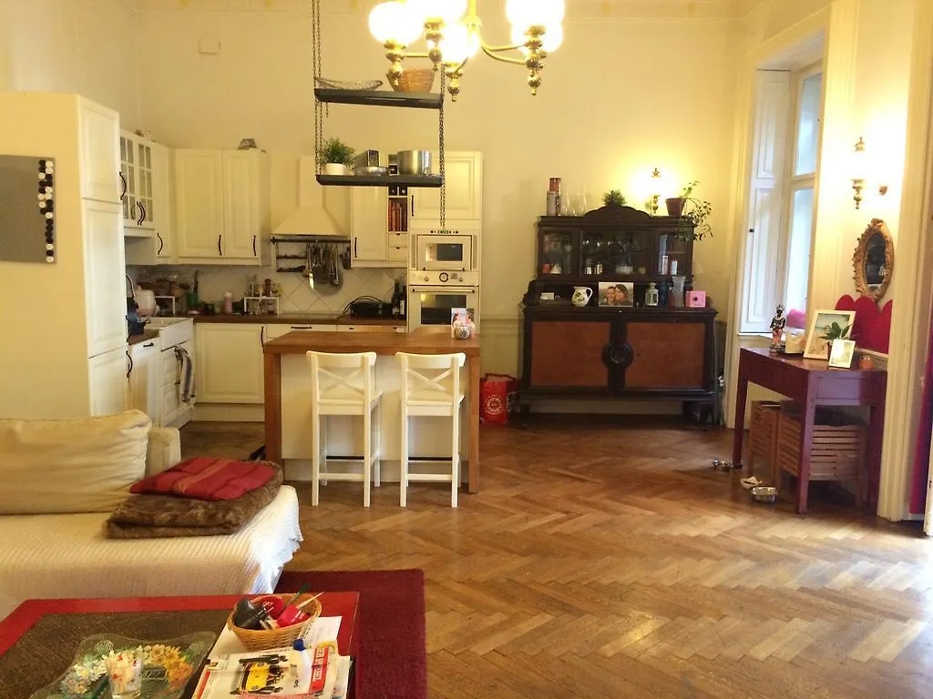 Apartment With Garden And Pool Bécs