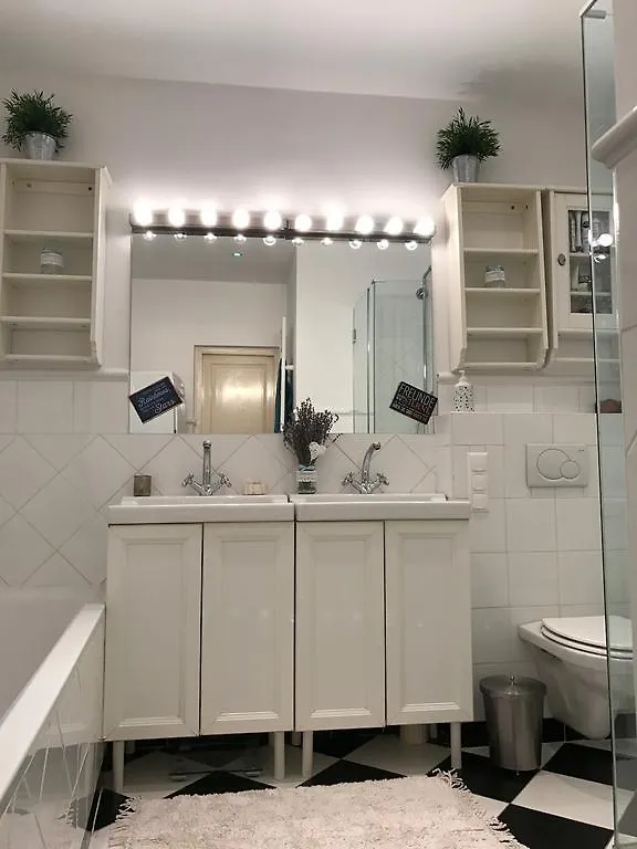 Apartment With Garden And Pool Wien