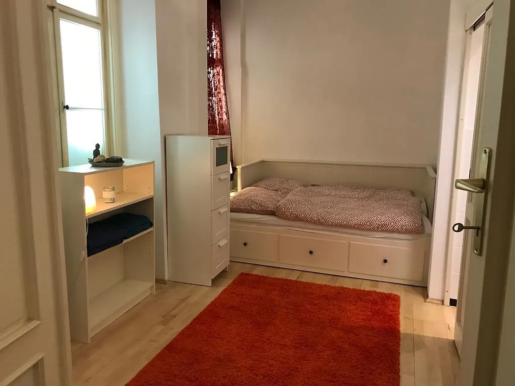 Apartment With Garden And Pool Wien