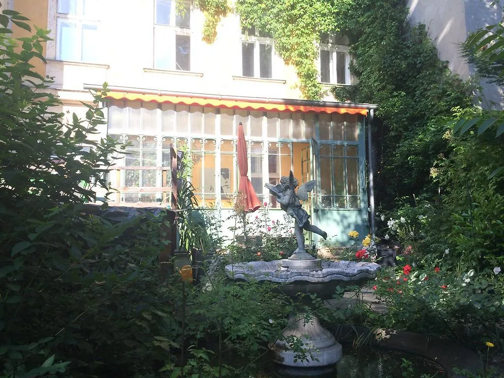 Apartment With Garden And Pool Wien